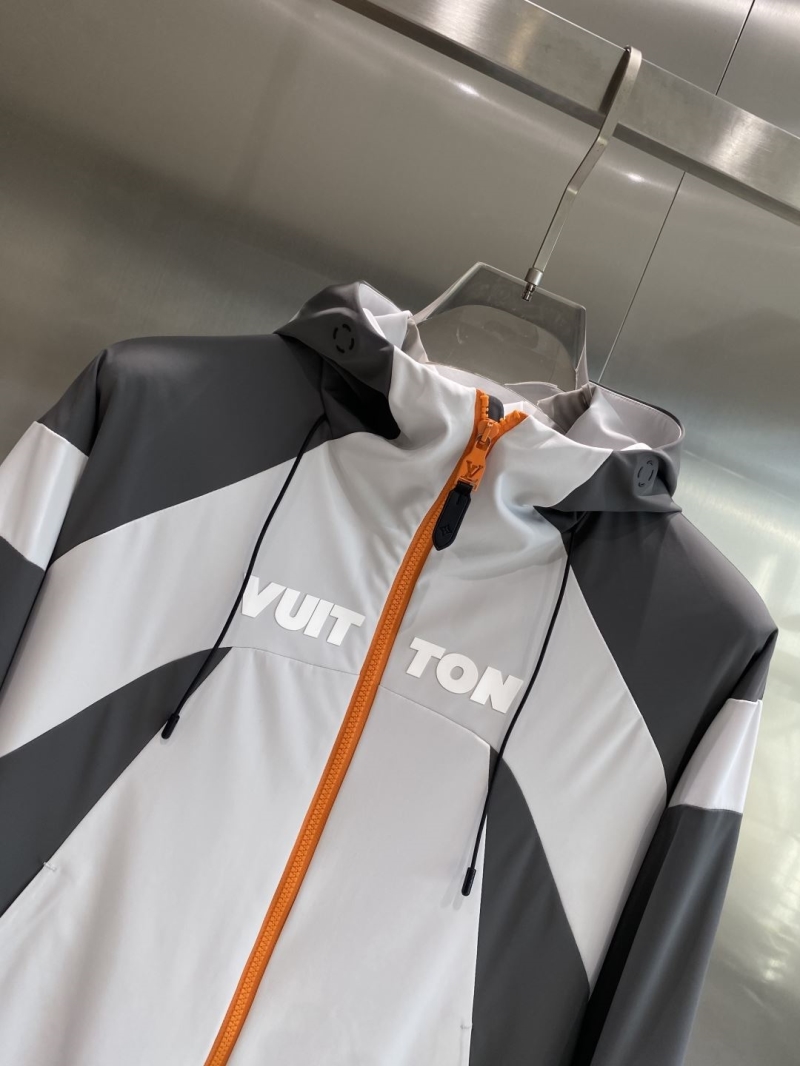 l0vis Vvtt0n outwear